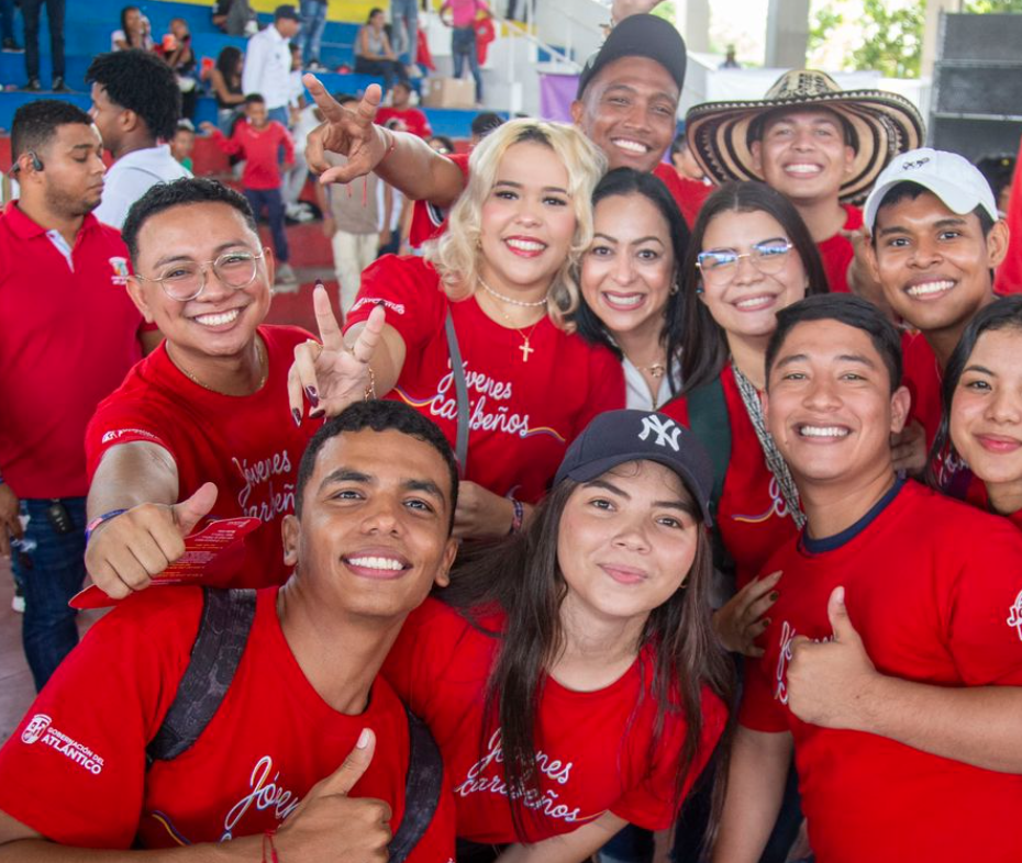 Obra juvenil visibilizó problemáticas de salud mental a través del arte en la Plaza de la Paz